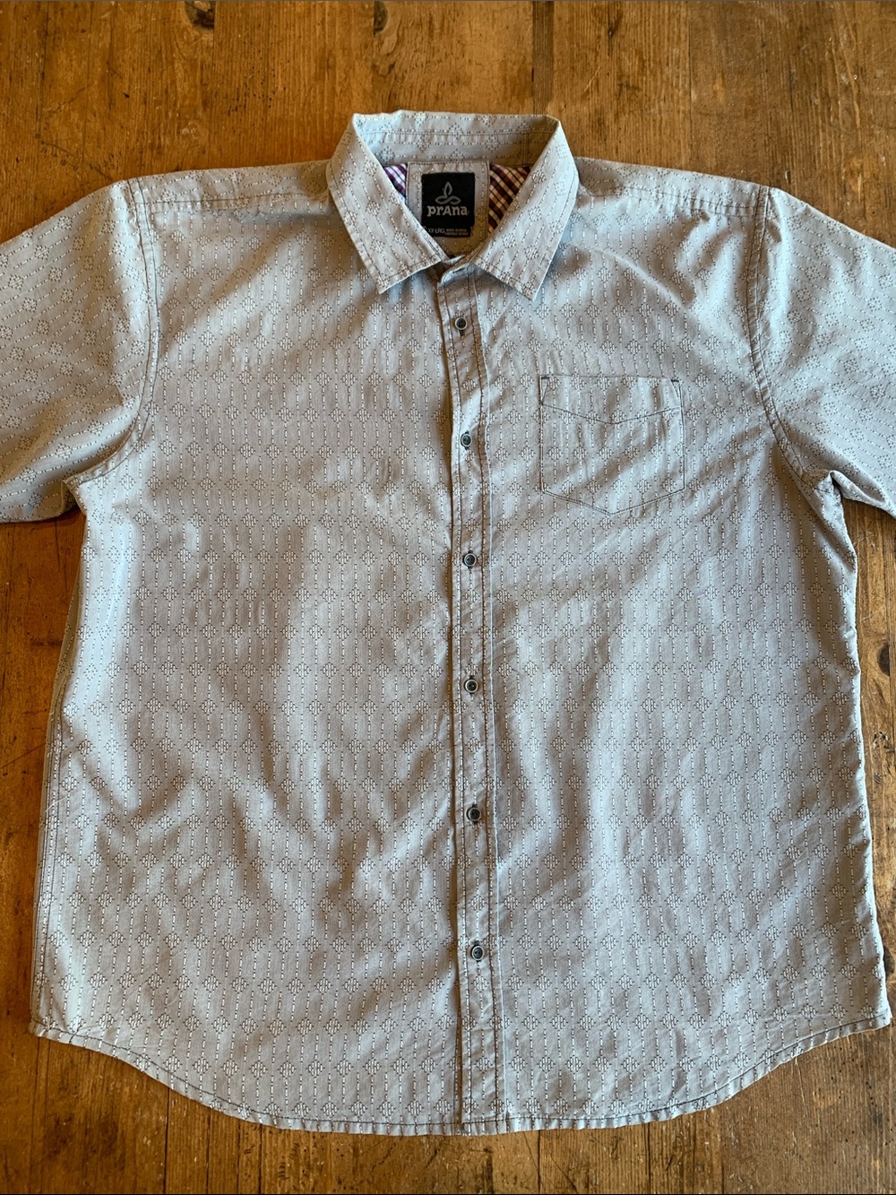 Prana Men's Light Gray Short-Sleeve Button-Down Shirt with Subtle Pattern